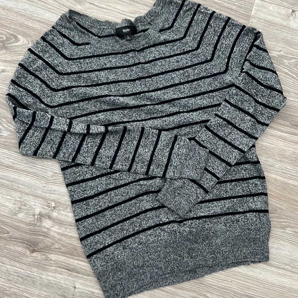 Women’s lightweight sweater